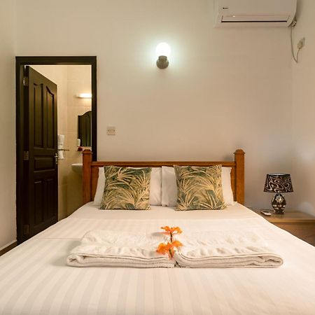 Апартаменти Zeph Self Catering Baie Lazare  Екстер'єр фото