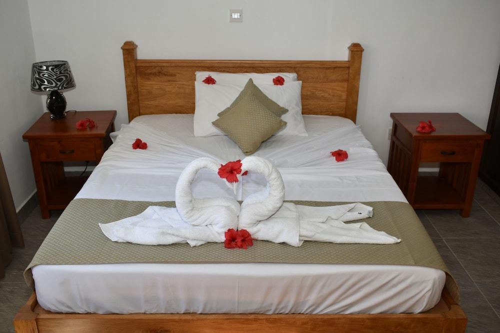 Апартаменти Zeph Self Catering Baie Lazare  Екстер'єр фото