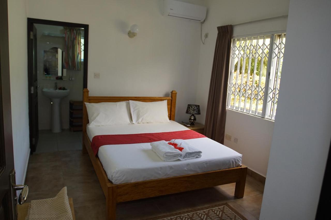 Апартаменти Zeph Self Catering Baie Lazare  Екстер'єр фото