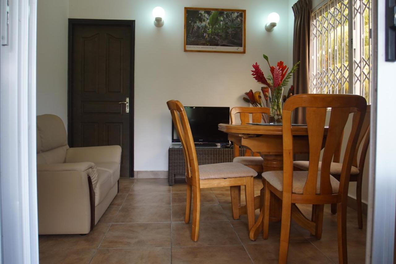 Апартаменти Zeph Self Catering Baie Lazare  Екстер'єр фото