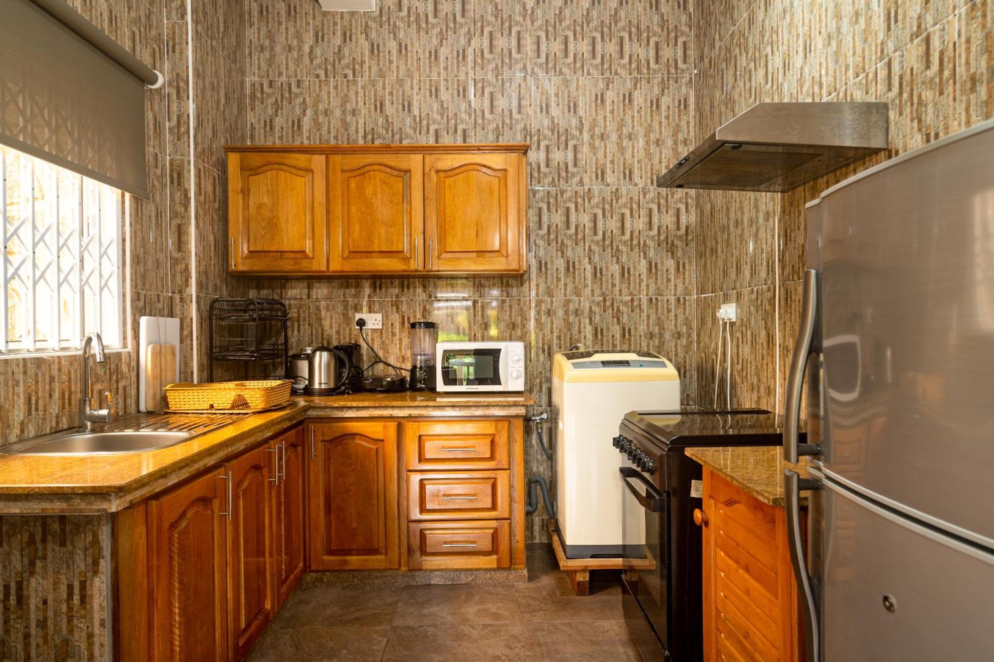 Апартаменти Zeph Self Catering Baie Lazare  Екстер'єр фото