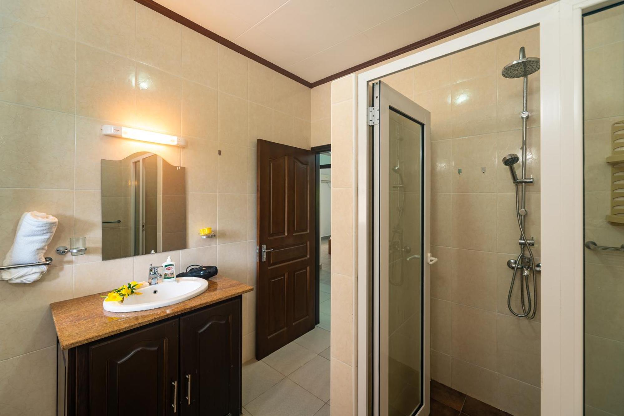 Апартаменти Zeph Self Catering Baie Lazare  Екстер'єр фото