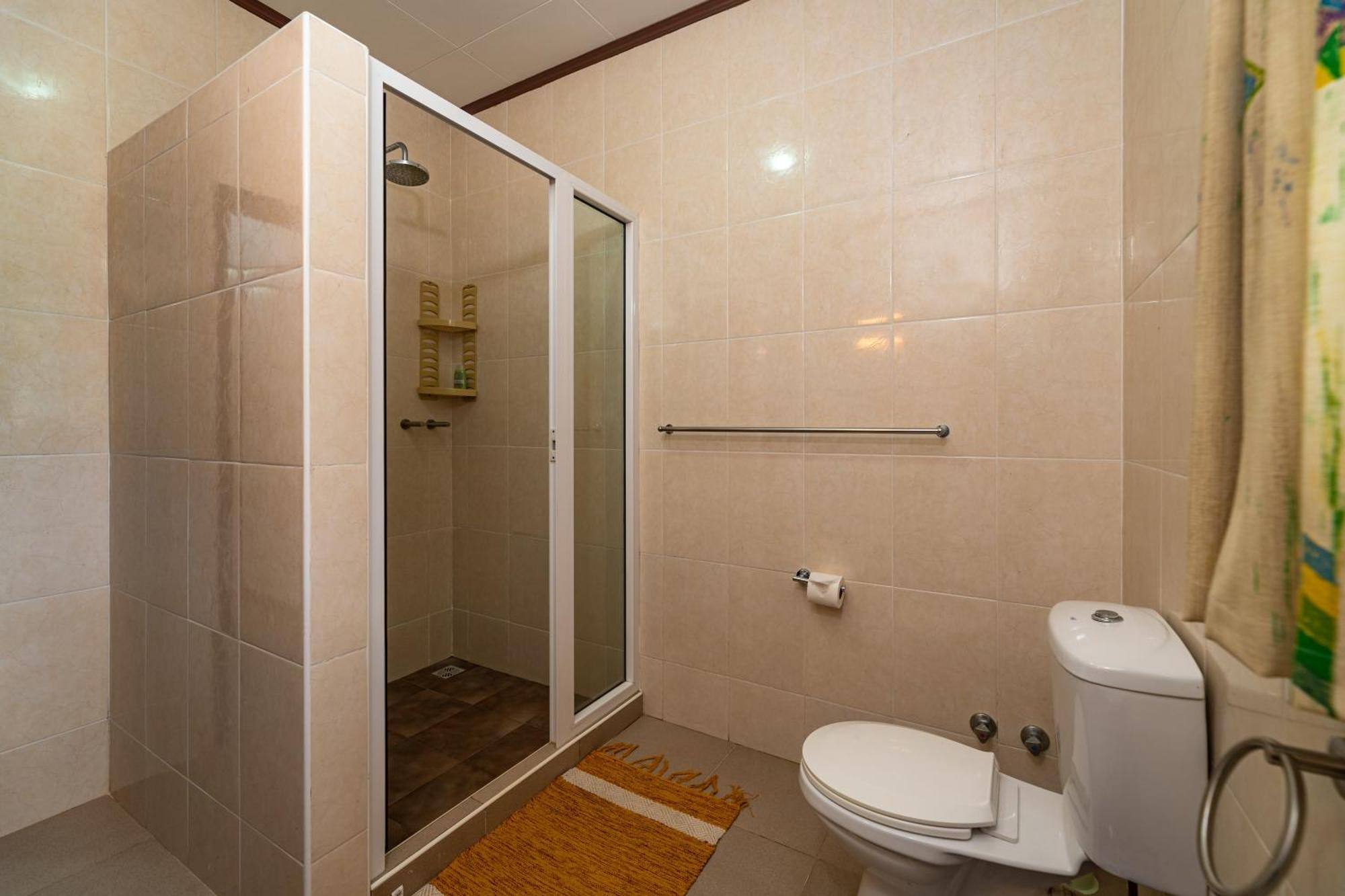 Апартаменти Zeph Self Catering Baie Lazare  Екстер'єр фото