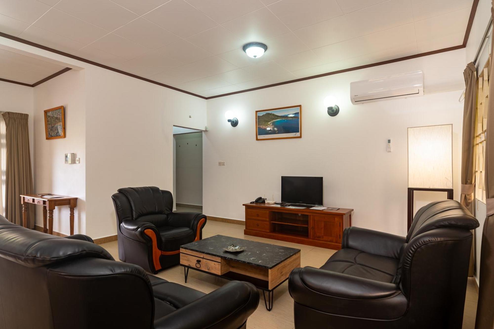 Апартаменти Zeph Self Catering Baie Lazare  Екстер'єр фото