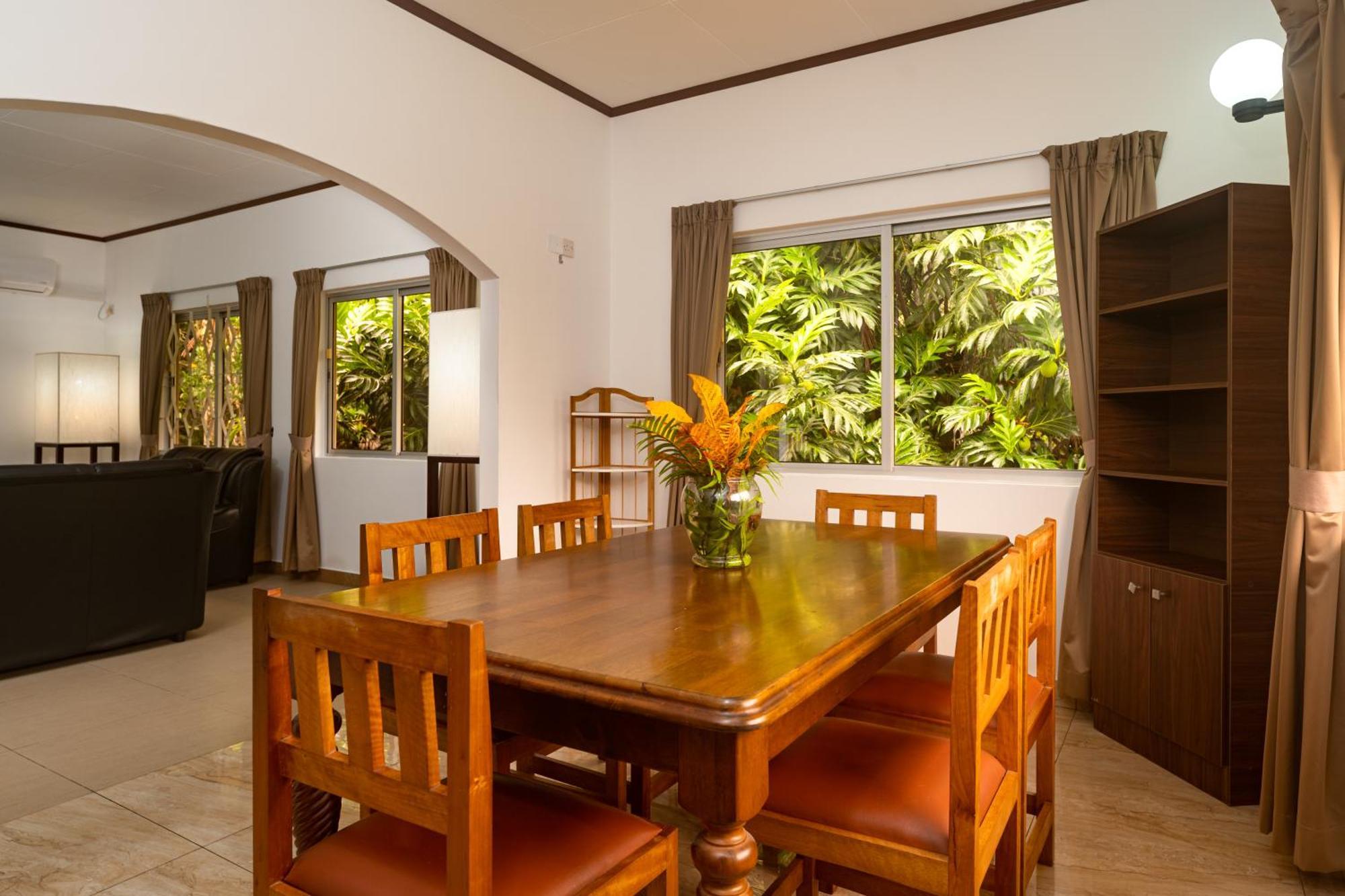 Апартаменти Zeph Self Catering Baie Lazare  Екстер'єр фото