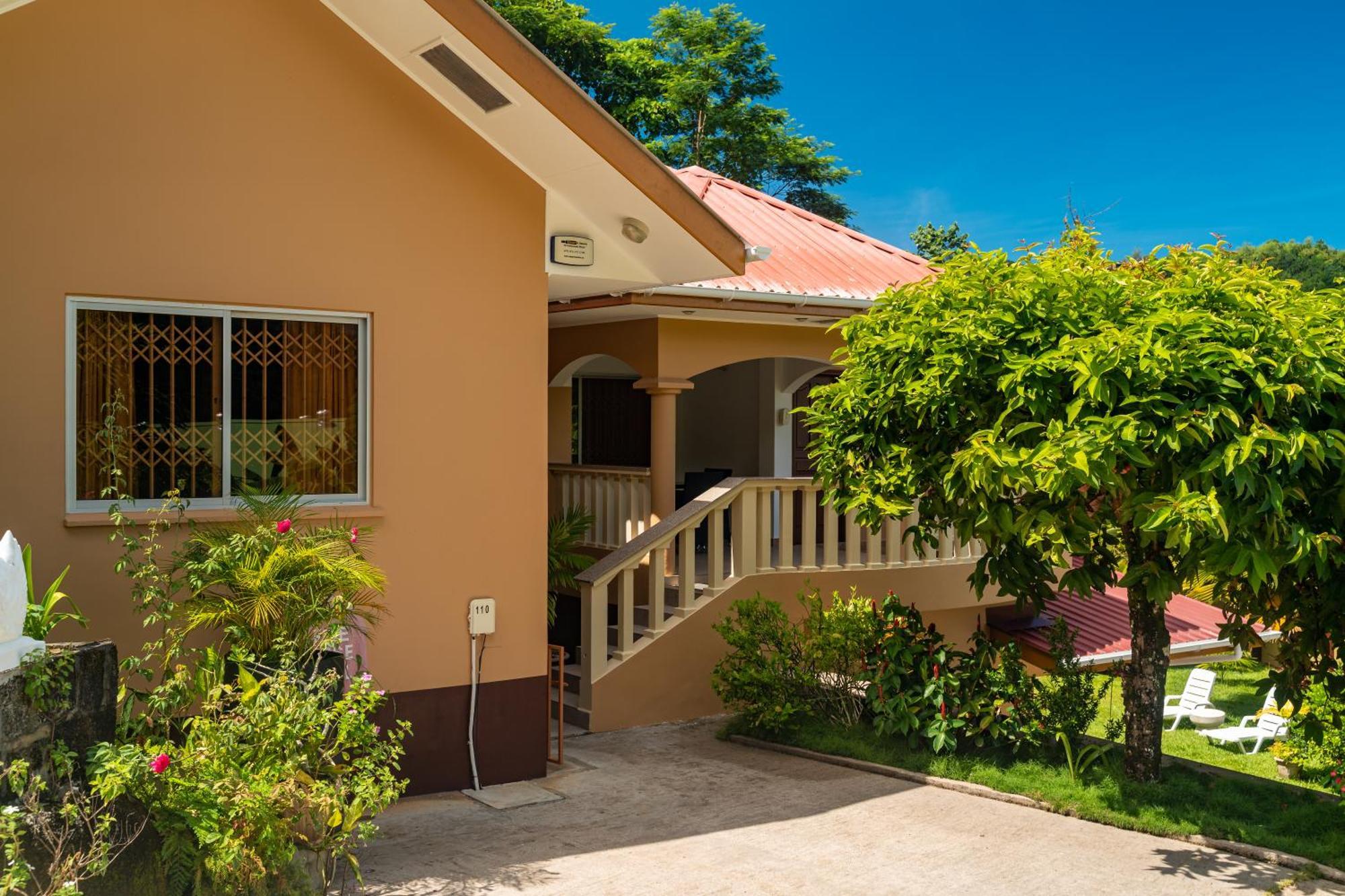 Апартаменти Zeph Self Catering Baie Lazare  Екстер'єр фото