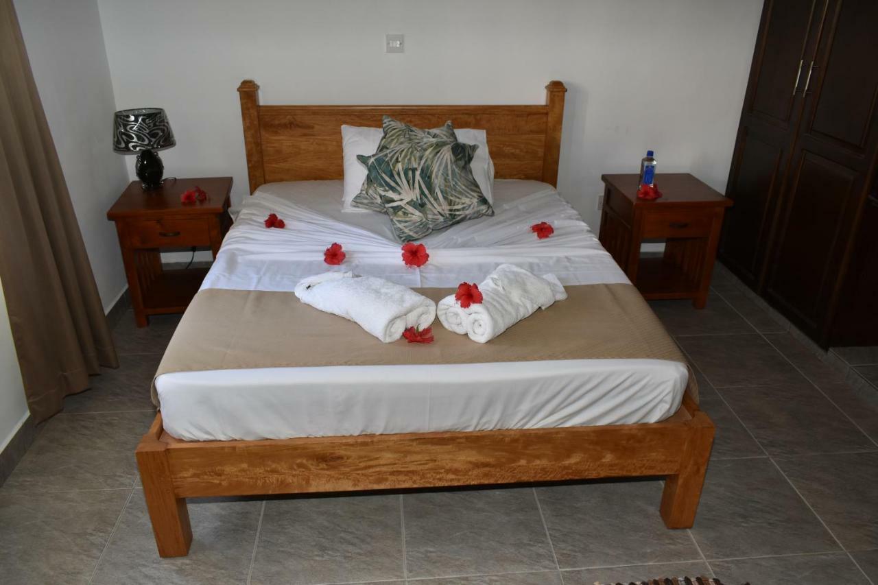 Апартаменти Zeph Self Catering Baie Lazare  Екстер'єр фото