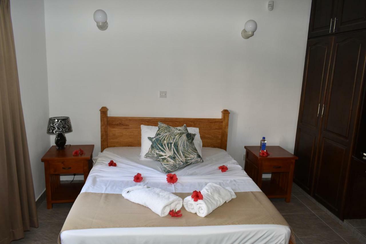 Апартаменти Zeph Self Catering Baie Lazare  Екстер'єр фото
